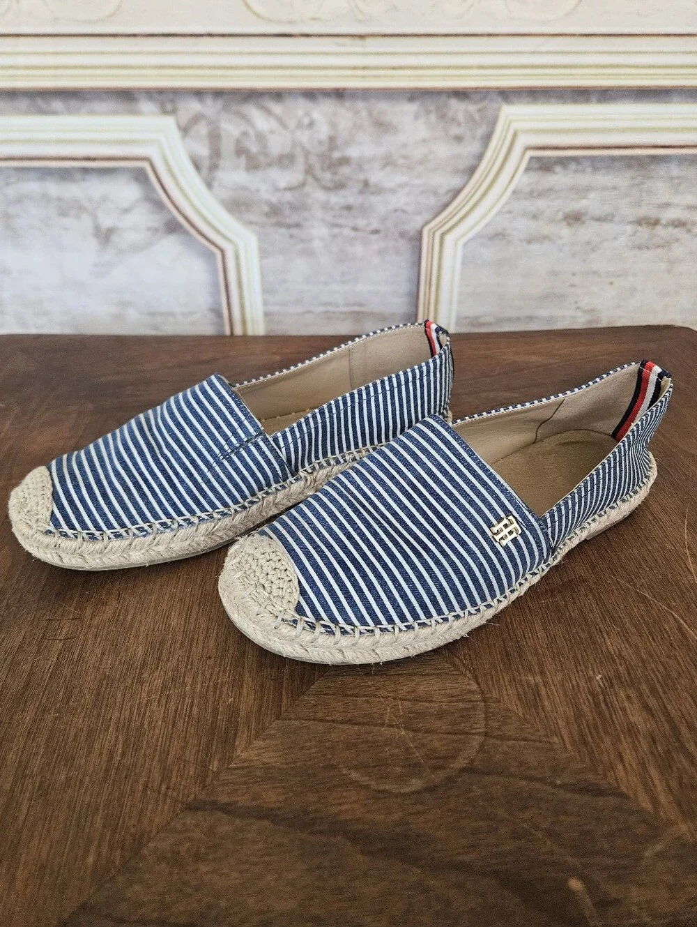 Tommy Hilfiger Women's Blue White Striped Espadrille Flats Slip On Shoes 7.5 M - Picture 1 of 14